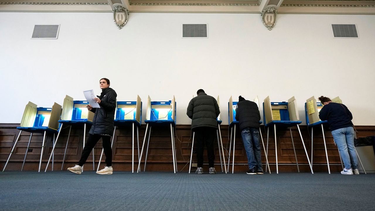 Demócratas Califican Partido de Débil