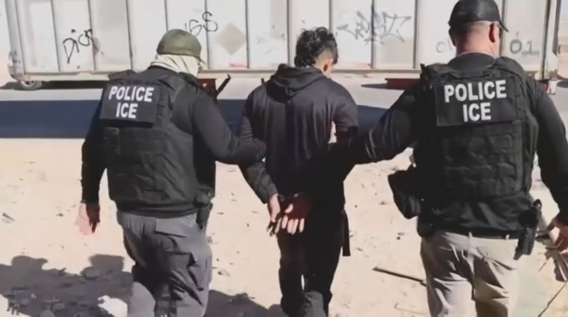 El Alcalde del Condado Orange Acepta Colaborar Con Ice