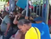 Haitianos se revoltean para evitar ser biometrizados (video) – Remolacha