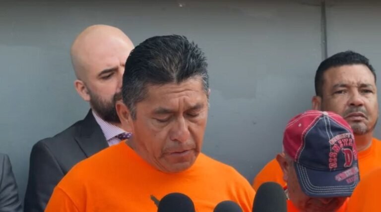 Nos Esposaron sin identificación de identificación: Soltos Detenciones de Ice