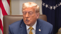 Trump ordena a las universidades revelar datos raciales
