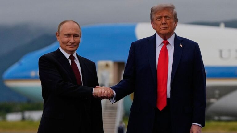 Trump y Putin Inician Cumbre para Fin a Guerra en Ucrania
