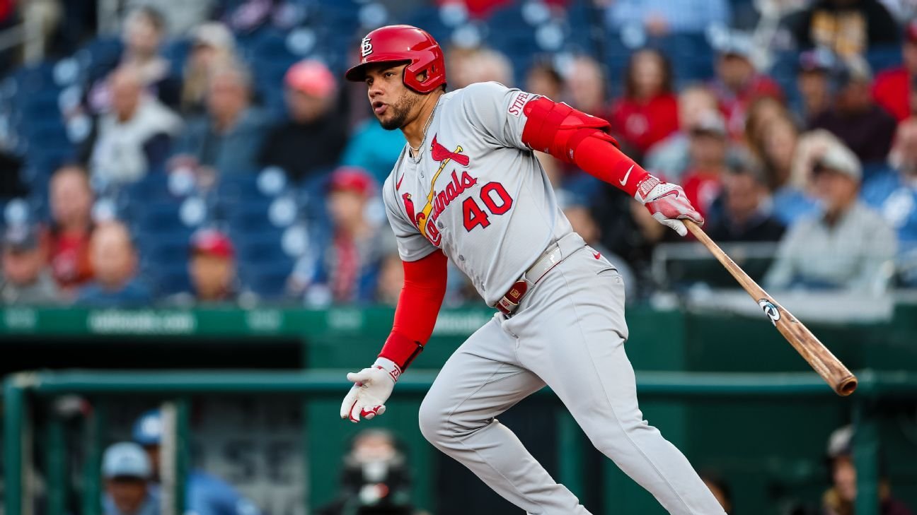 Cardinals puso a Willson Contreras en IL con tensión en el hombro
