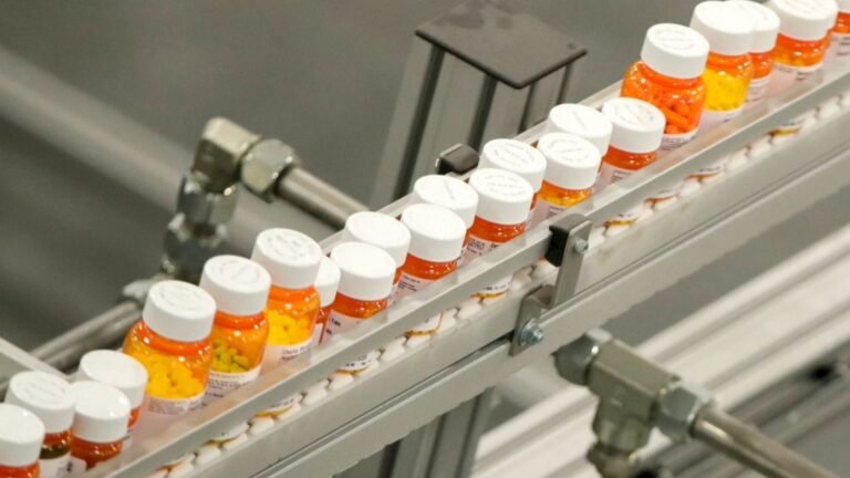 Trump Anuncia Aranceles de 100% A Medicamentos