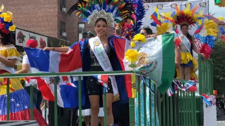 Colores, Música, Danzas y folclor en desfile hispanidad