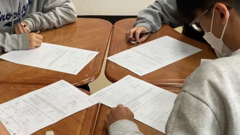 Estudiantes de Las Escuelas Regrésan un clamas El Jueves