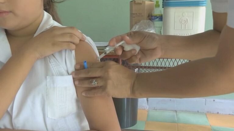 Florida Avanza para Eliminar Los Mandatos de Vacunación