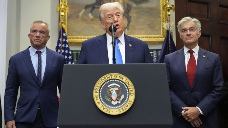 Trump Vincula Sin Pruebas Tylenol, Las Vacunas y El Autismo