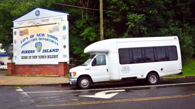 Jueza impide una reabrir de Adams Outicina de Ice en Rikers Island