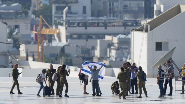 Israel acusa a Hamás de lento retorno de restos de rehenes