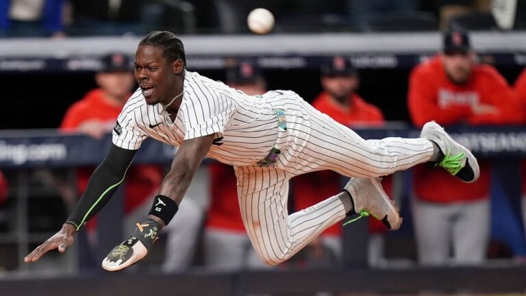 Los Yankees Obligan un tercio Juego Ante Boston