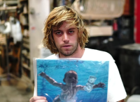 Carajito de la portada de ‘Nevermind’ vuelve a guayarse – Remolacha
