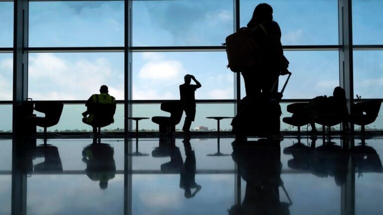 Vuelos cancelados y retrasados ​​en todo el sur de California