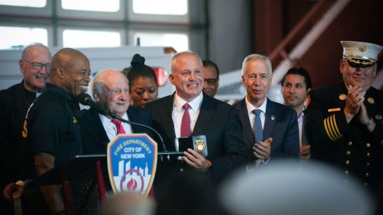 El comisionado de bomberos deja su puesto