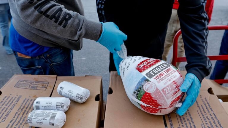Las sillas vacías en la mesa de Acción de Gracias