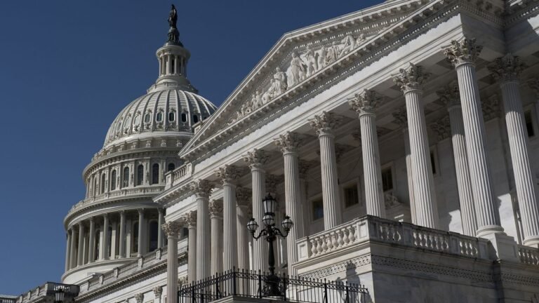 Trump busca evitar que inmigrantes reciban créditos fiscales