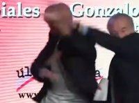 Le caen a huevazos a Luis Rubiales (video) – Remolacha