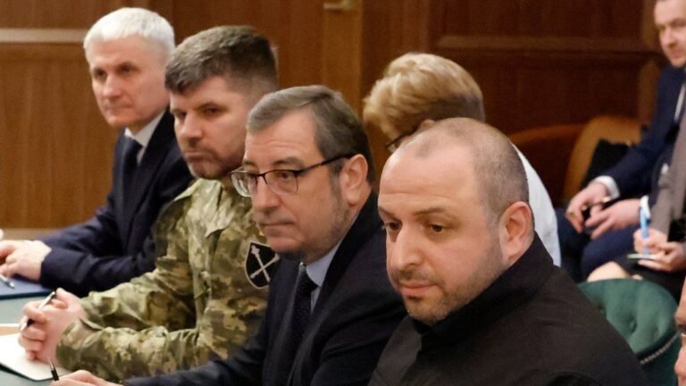 Negociadores de EEUU y Ucrania se reúnen en Florida