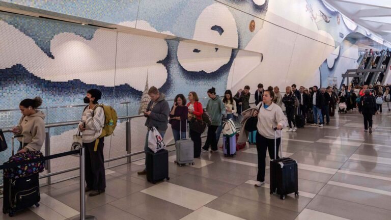 Tráfico aéreo se normaliza tras reapertura gobierno