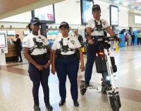 Agentes de Politur en el AILA ya cuentan con cámaras corporales y pistolas eléctricas – Remolacha