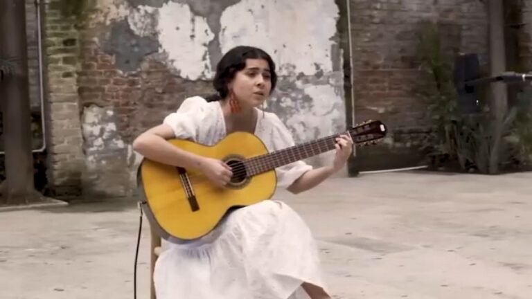 Silvana Estrada, impacta con ‘Vendrán Suaves Lluvias’