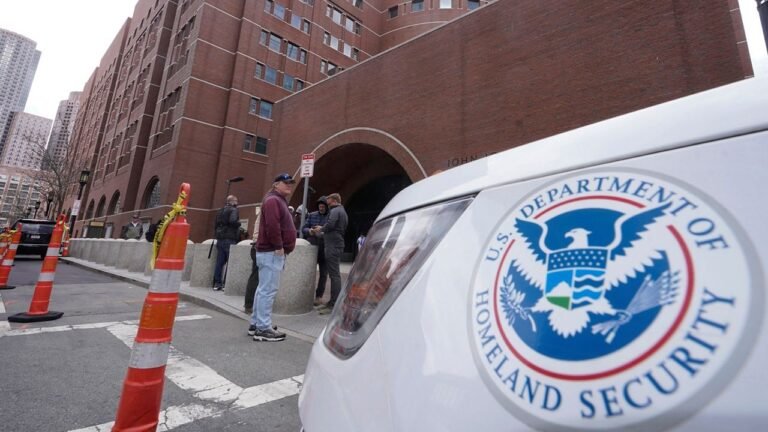Aumentarán $3.000 para incentivar la deportación voluntaria