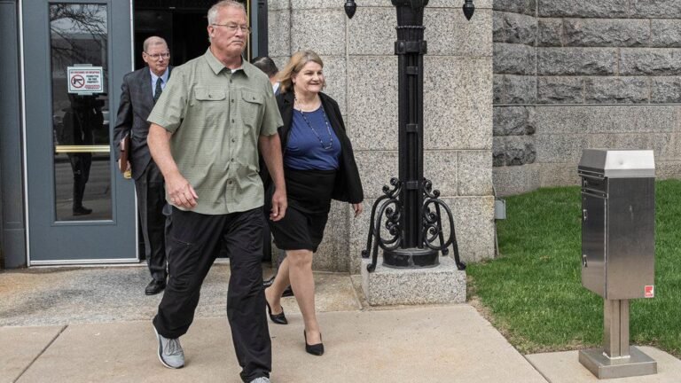 Comienza juicio contra jueza acusada de ayudar a un inmigrante