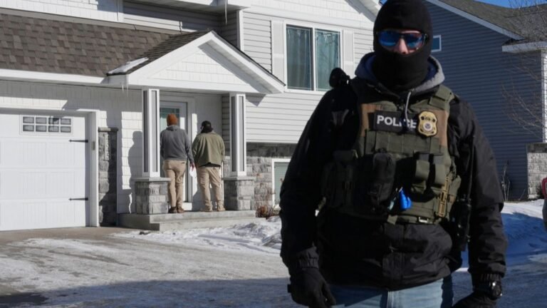 Juez en Minnesota prohibe se detenga a refugiados