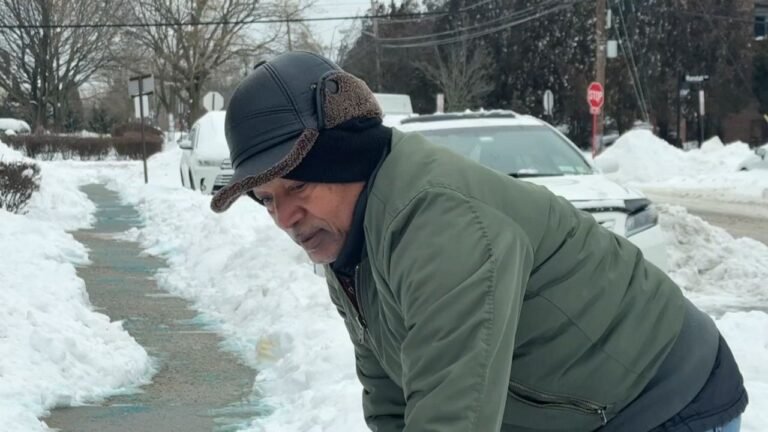 ‘Y nada, aquí estoy con la pala en la mano…’