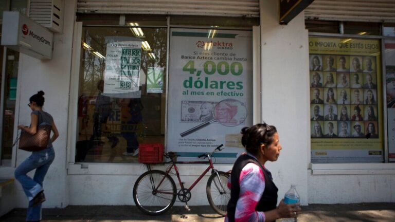 México suma ocho meses de caídas en las remesas