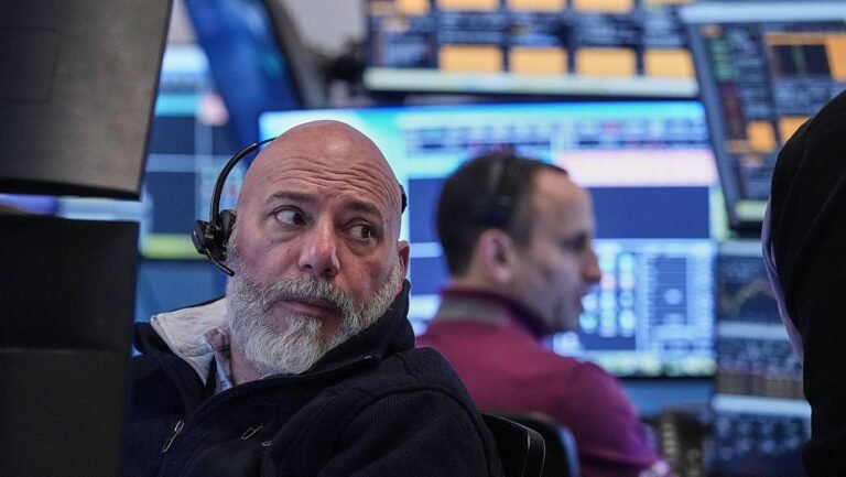 Wall Street se desploma luego de que Trump amenazara