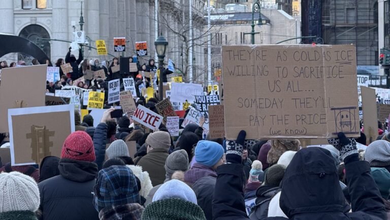 Miles de neoyorquinos marchan para protestar contra el ICE