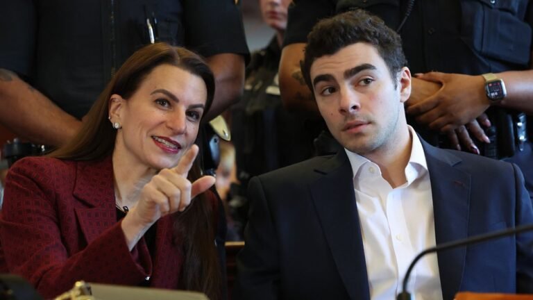 Luigi Mangione regresa a corte a la para una audiencia