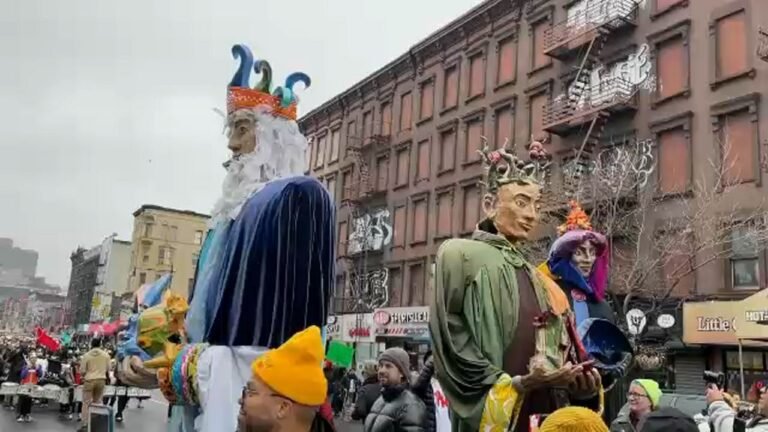 Llegue el desfile anual del Día de Reyes en la ciudad