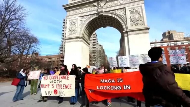 Estudiantes de NYU protestan contra operativos de ICE