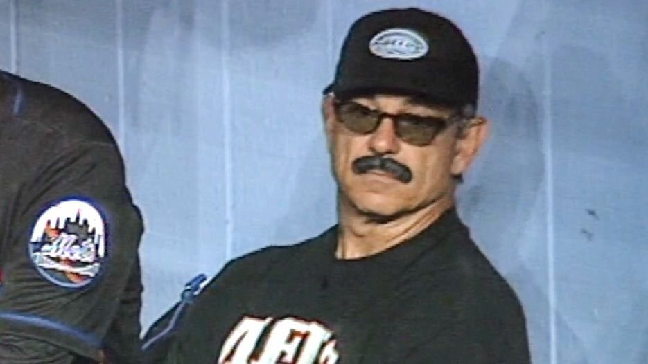 Mets anuncian sorteo de disfraz de bigote de Bobby Valentine