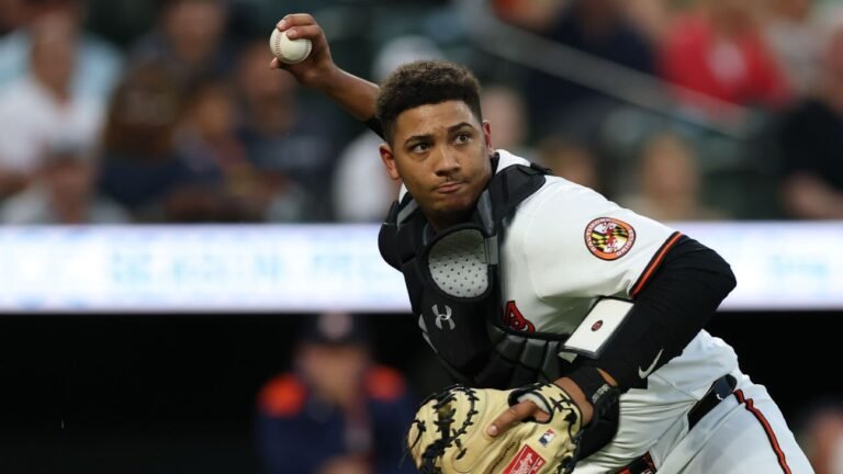Samuel Basallo de los Orioles sale del juego con molestias abdominales