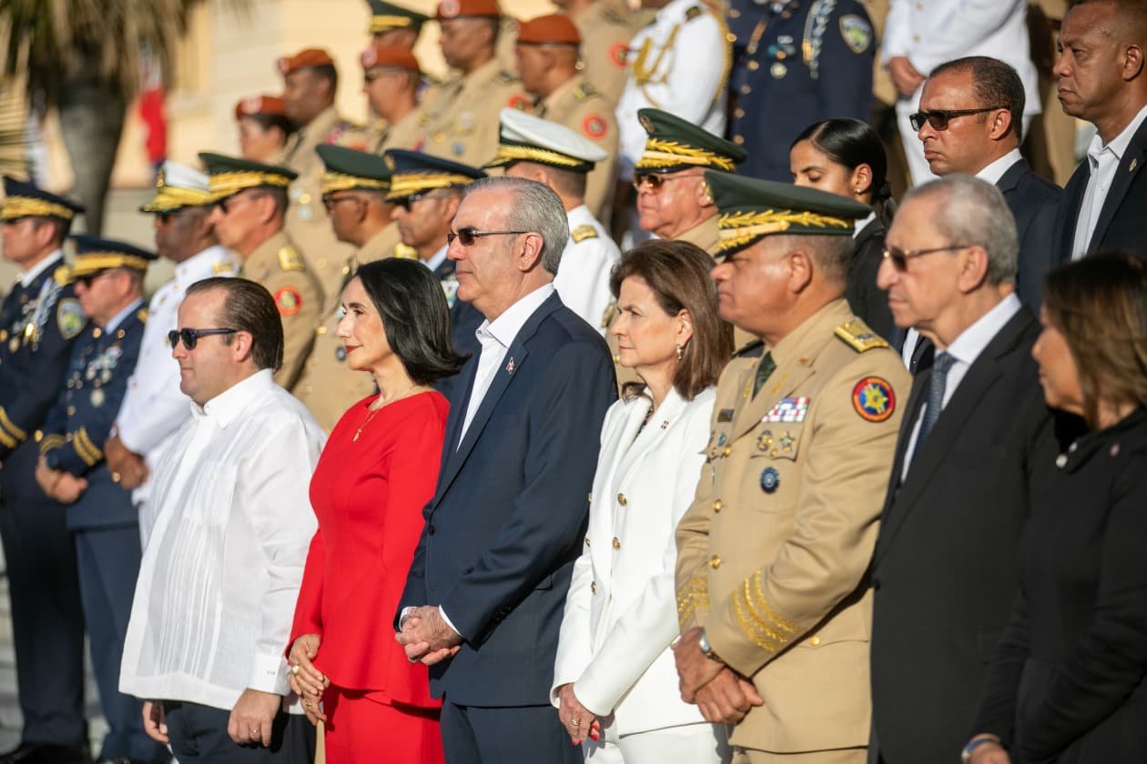 Presidente Abinader encabeza solemne acto con motivo del Día de la Bandera Nacional