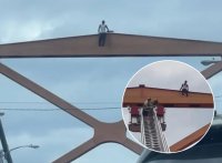 Rescatan a hombre que intentó lanzarse del puente Hermanos Patiño – Remolacha