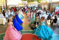Celebran 15 años a 21 adolescentes de escasos recursos – Remolacha