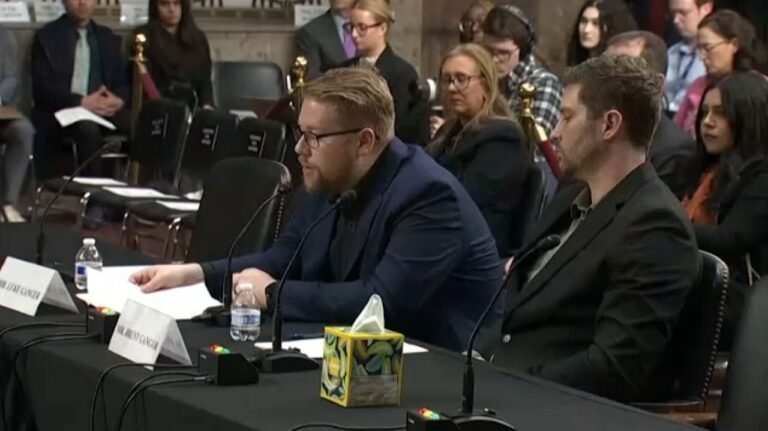 Hermanos de Renee Good denuncian acciones de ICE