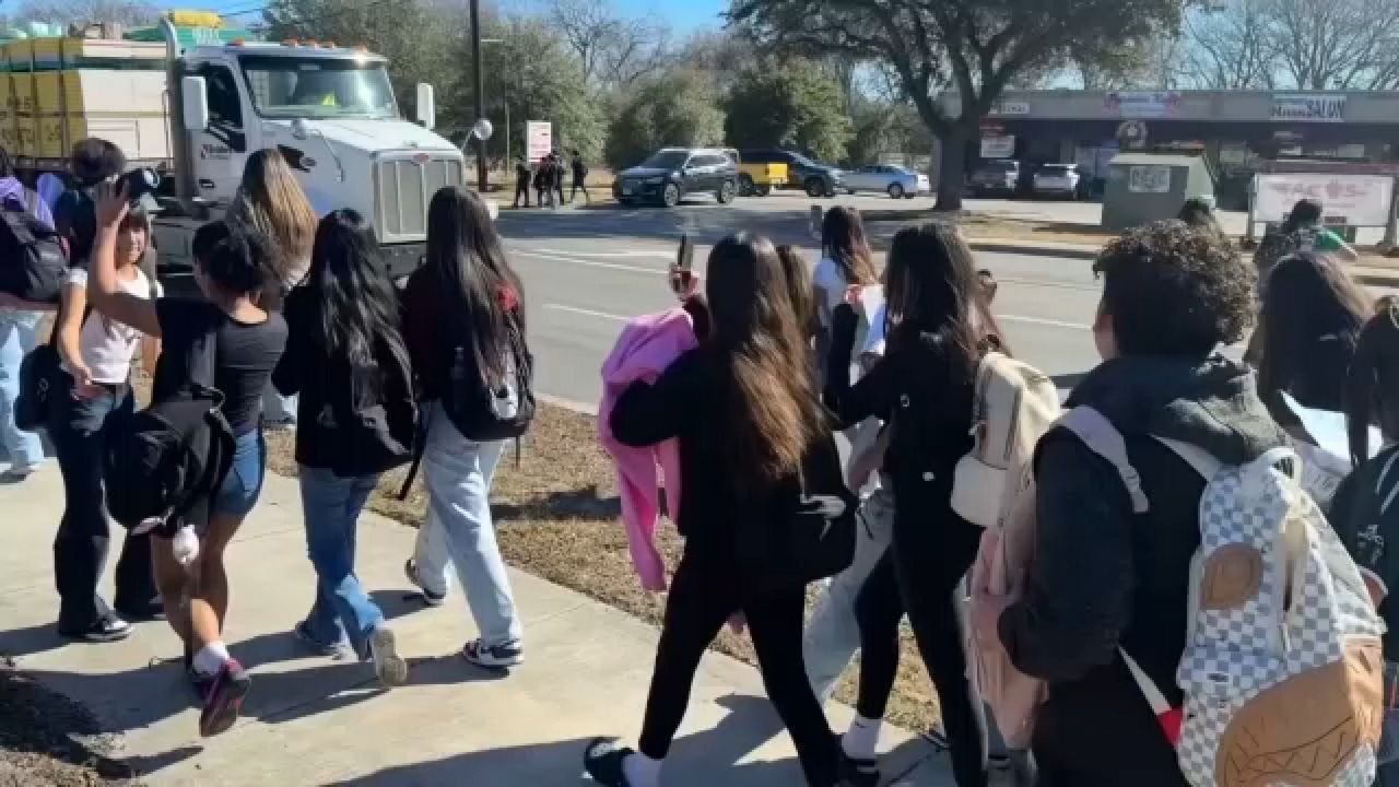 Nuevas normas en respuesta a huelgas estudiantiles en Texas