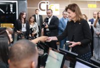 Raquel Peña recibe nueva cédula – Remolacha