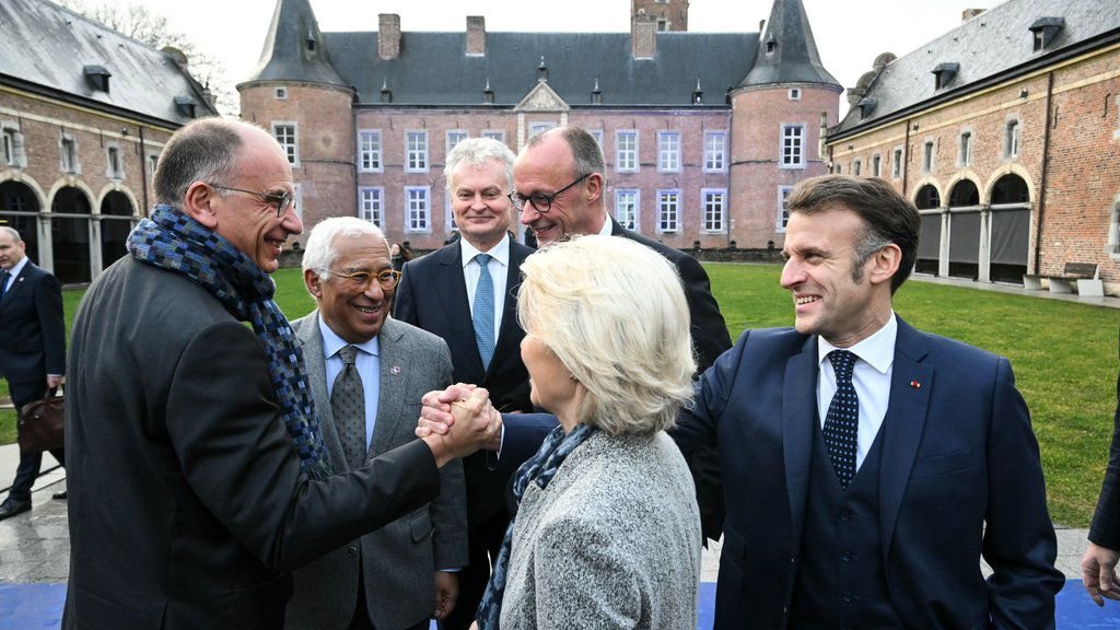 Líderes de la UE se reúnen presión de Rusia, China y Trump