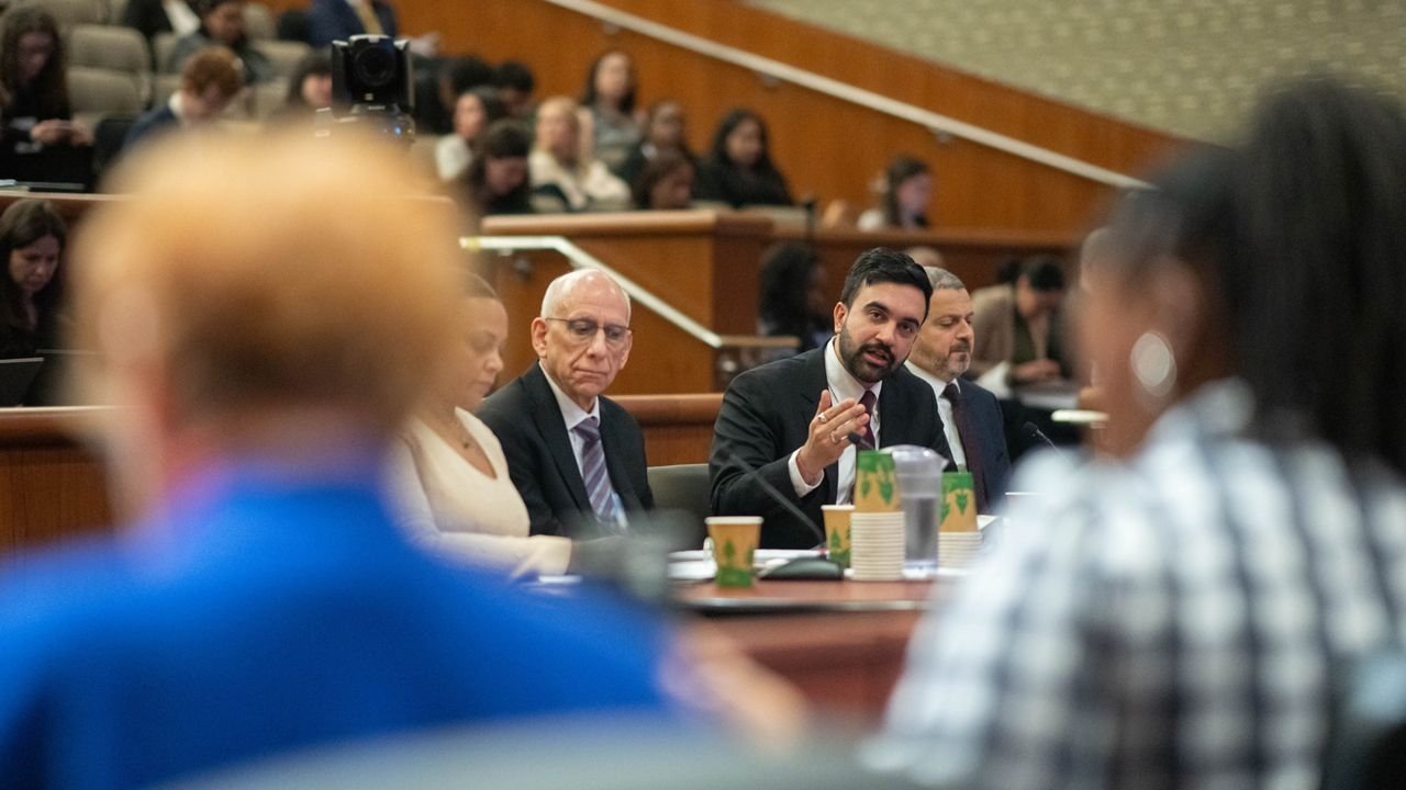 Mamdani afirma que la crisis presupuestaria no es tan grave