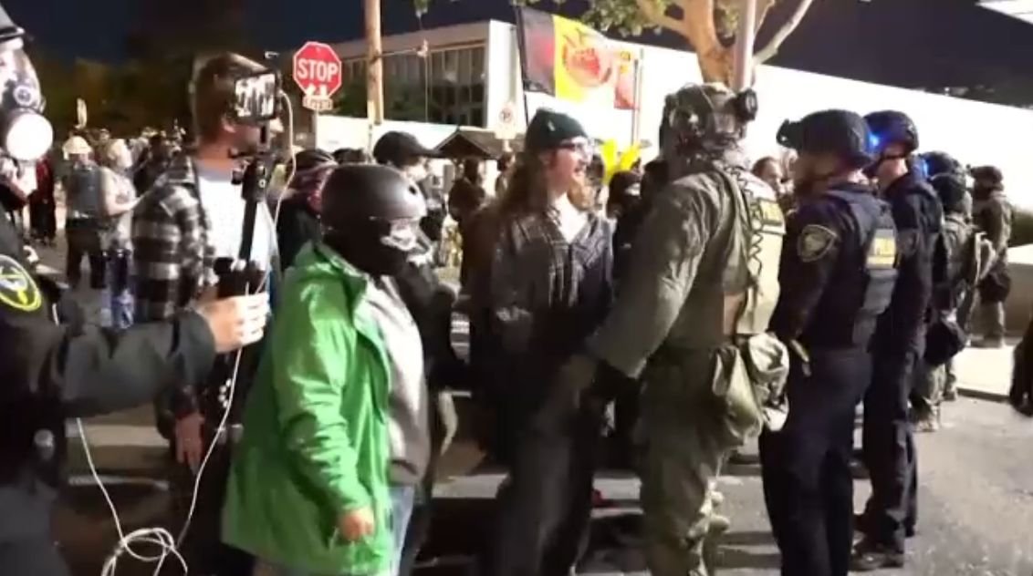 Juez prohíbe arrestos migratorios sin una orden judicial