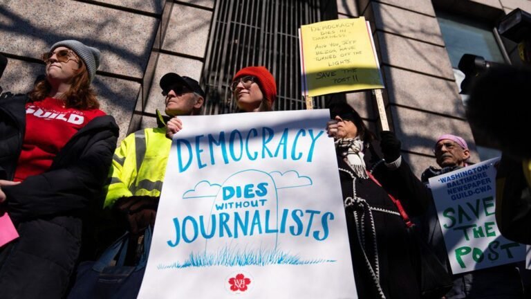 El editor del Washington Post, renuncia a tres despidos