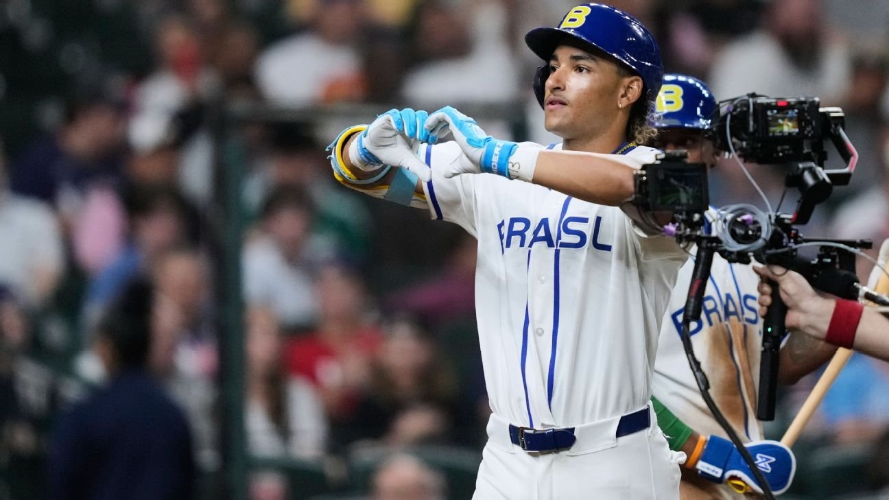 Lucas Ramírez conecta 2 jonrones para Brasil en el CMB con su papá Manny mirando