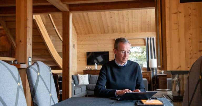 El multimillonario que financia la extrema derecha francesa