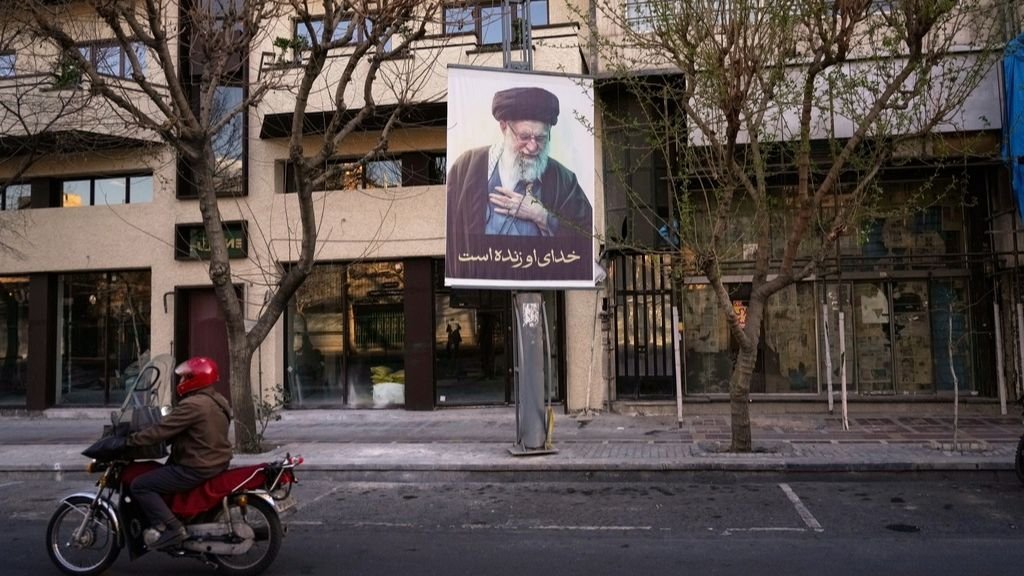 En Irán algunos celebran la muerte del líder supremo